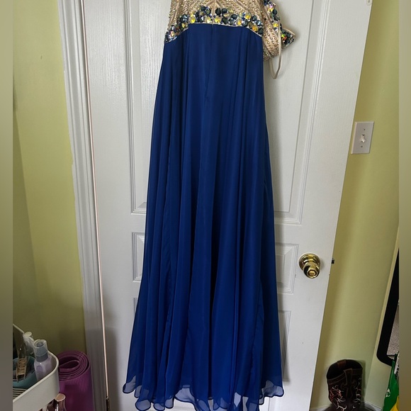 Prom Dress - Picture 4 of 10